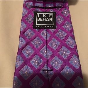 Ike Behar (New York) Men’s silk tie
